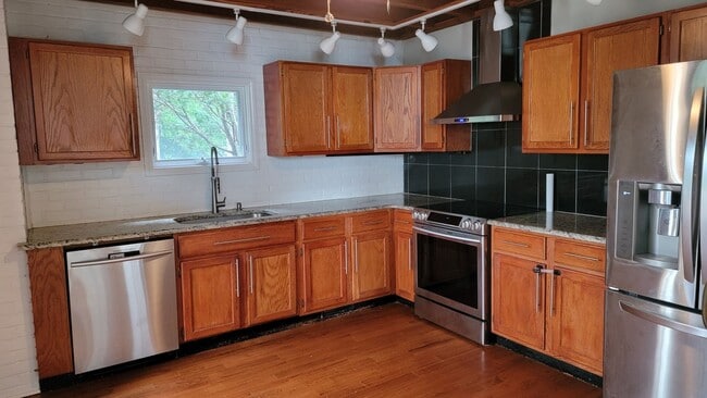 Foto del edificio - Exclusively Offered by Muse Realty, LLC