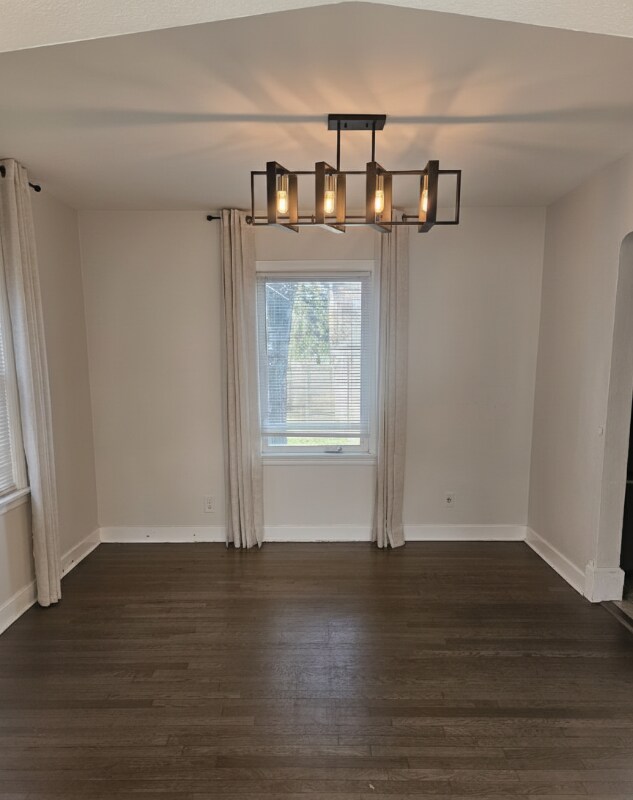 Foto del edificio - 8140 Meadow Ln