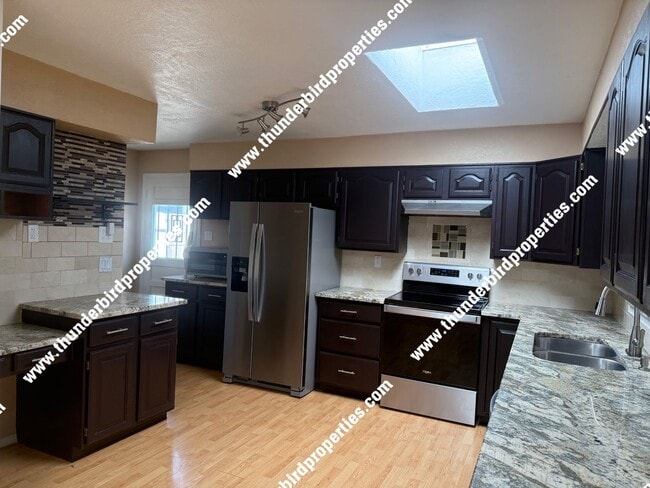 Building Photo - 2108 Muriel St NE