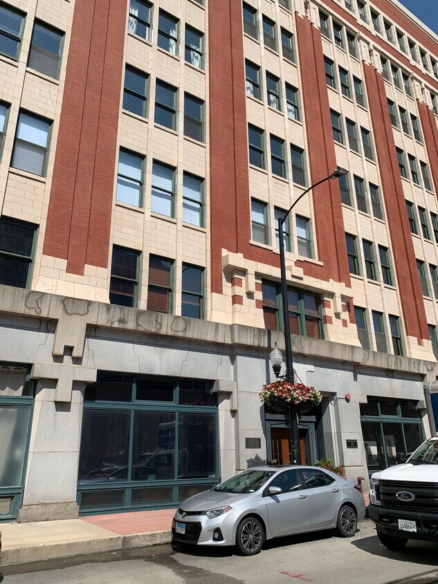 Foto principal - 732 S Financial Pl