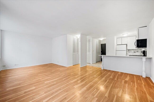 Foto del edificio - 4250 N Marine Dr