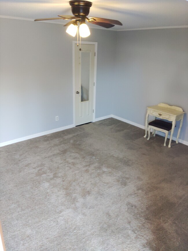 bedroom and kitchen entry - 340 Adams Dr