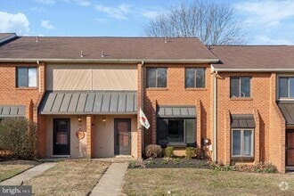 Building Photo - 208 Towyn Ct
