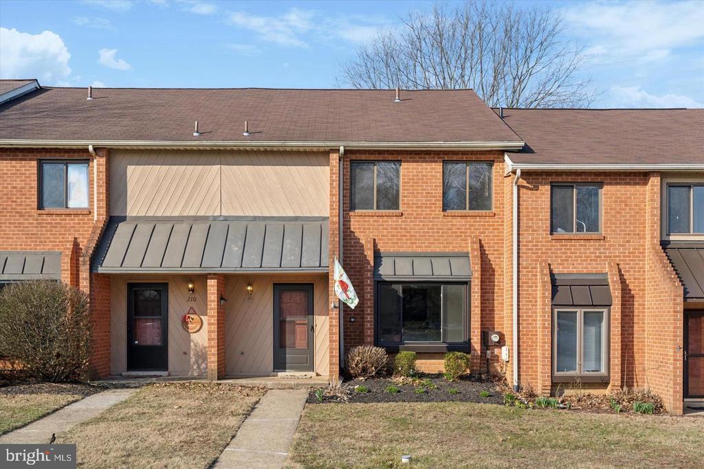 Primary Photo - 208 Towyn Ct