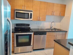 Building Photo - 300 S Australian Ave