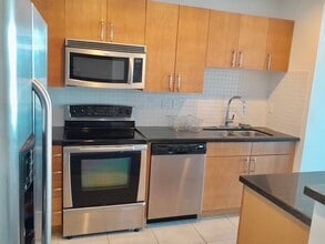 Building Photo - 300 S Australian Ave