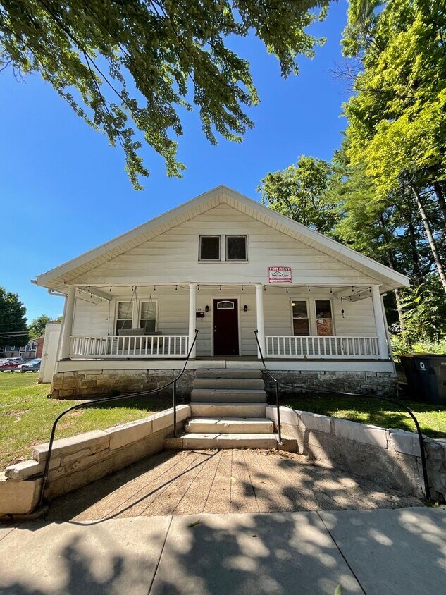 Foto principal - *AVAILABLE AUGUST 2027* 8 BEDROOM GREAT LO...