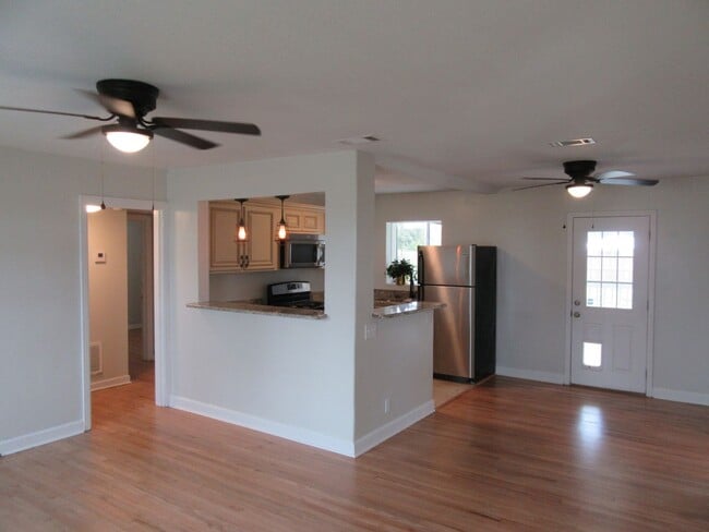 Building Photo - 409 S Palo Alto Ave