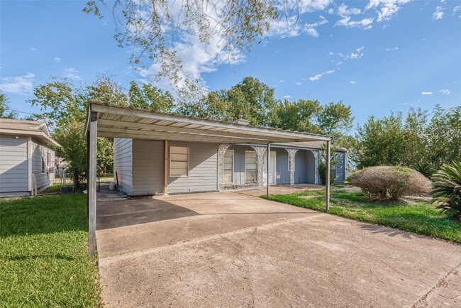 Foto del edificio - 5619 Willow Glen Dr