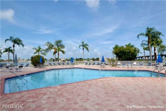Building Photo - 6021 Bahia del Mar Cir