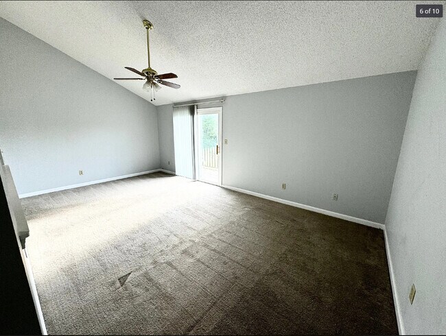 Sala de estar - Quaker Estates
