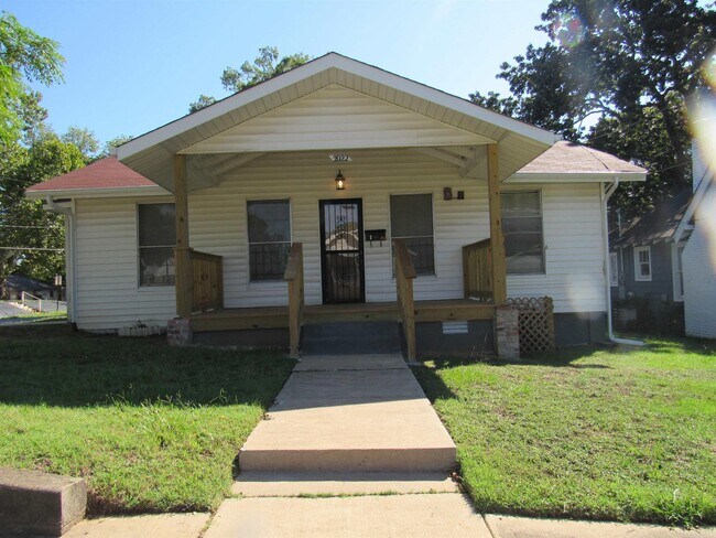 Building Photo - 2022 N Magnolia St