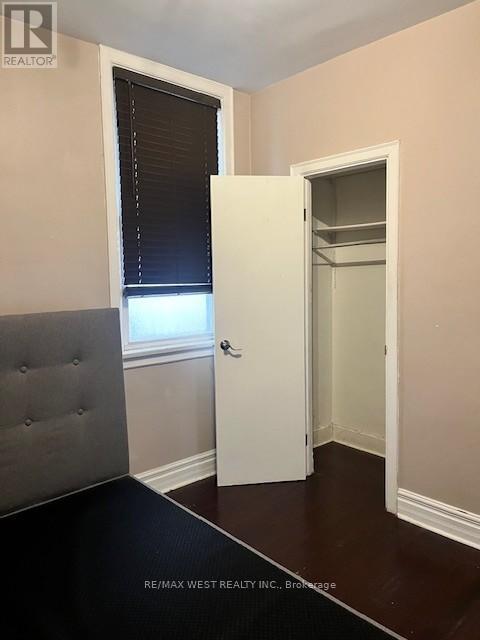 Building Photo - 247 Lansdowne Ave