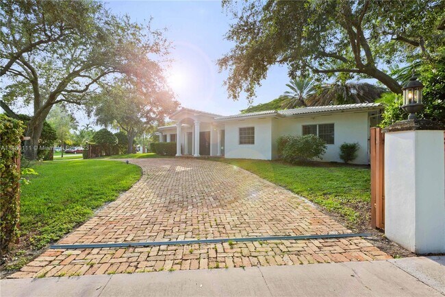 Building Photo - 505 Luenga Ave