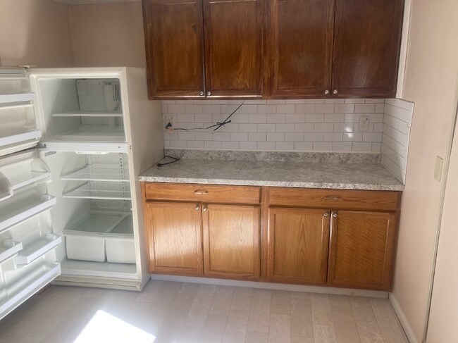 Building Photo - 621 Albany St