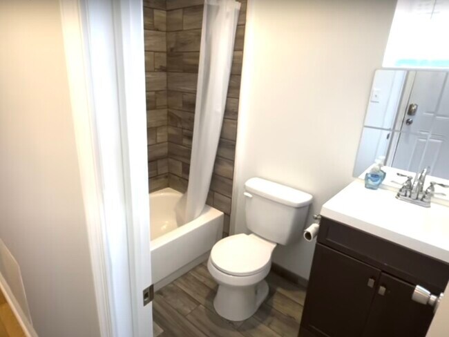 Foto del edificio - 3621 Spring Garden St