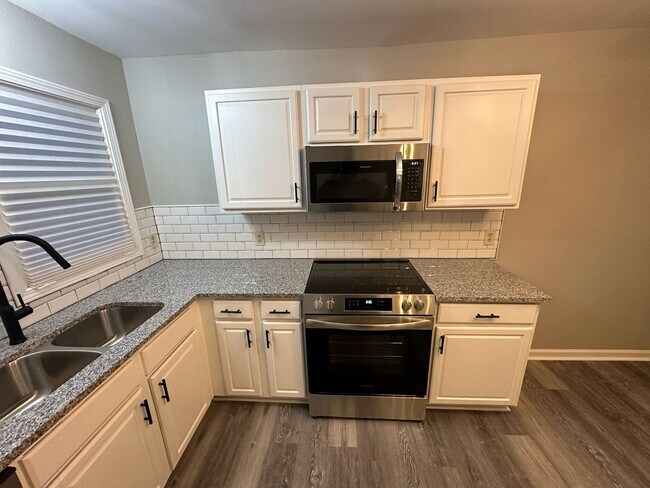 Building Photo - Charming 3BR House in Charlotte