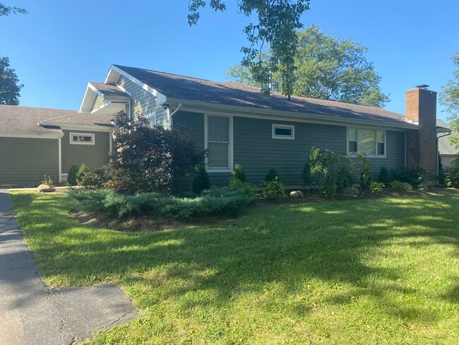 Foto del edificio - 1198 W. Social Row Rd.