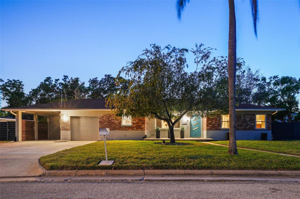 Foto principal - 222 N Clearview Ave