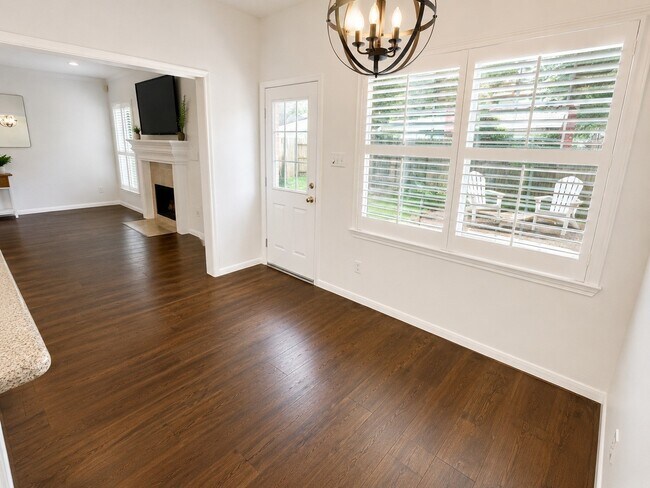 Building Photo - 2123 Shadow Park Dr