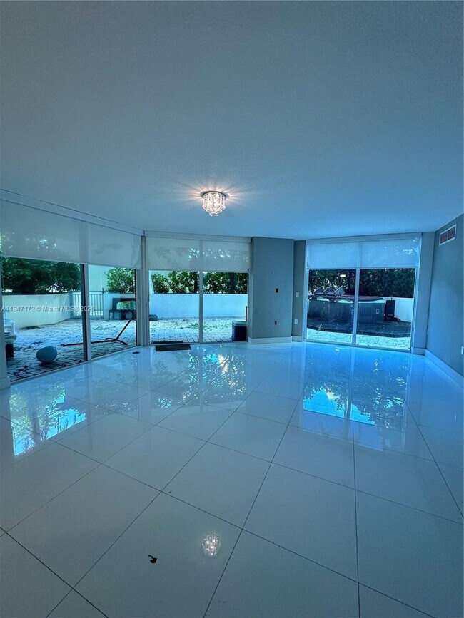 Foto del edificio - 200 Sunny Isles Blvd