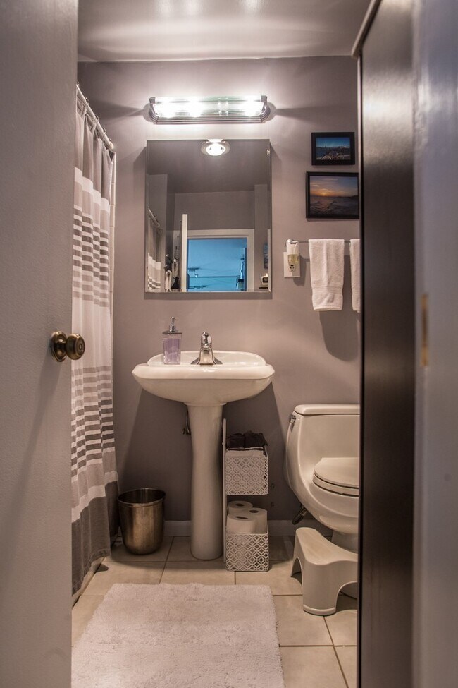 Foto del edificio - Nice 1 bedroom Condo in Gold Coast/Old Town