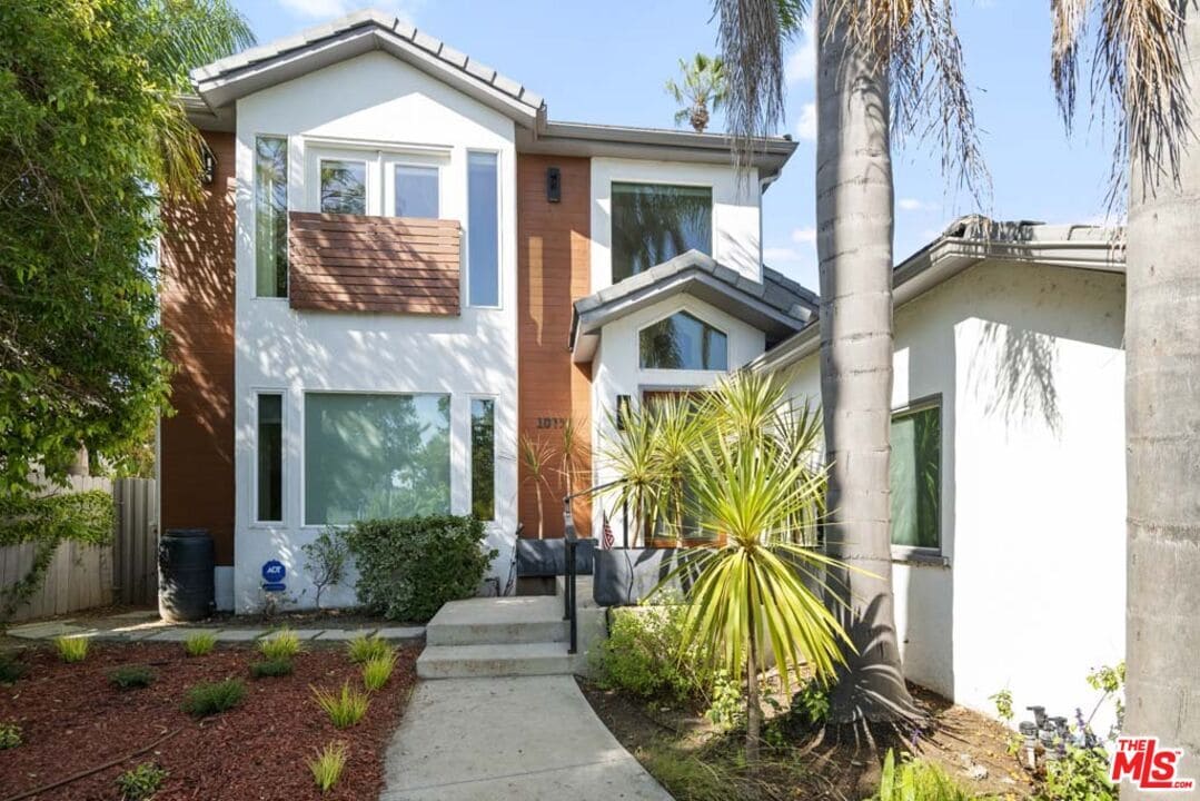 Primary Photo - 10453 Holman Ave