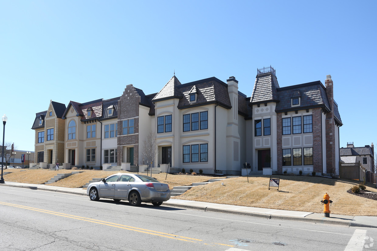 Building Photo - Market Square Townhomes