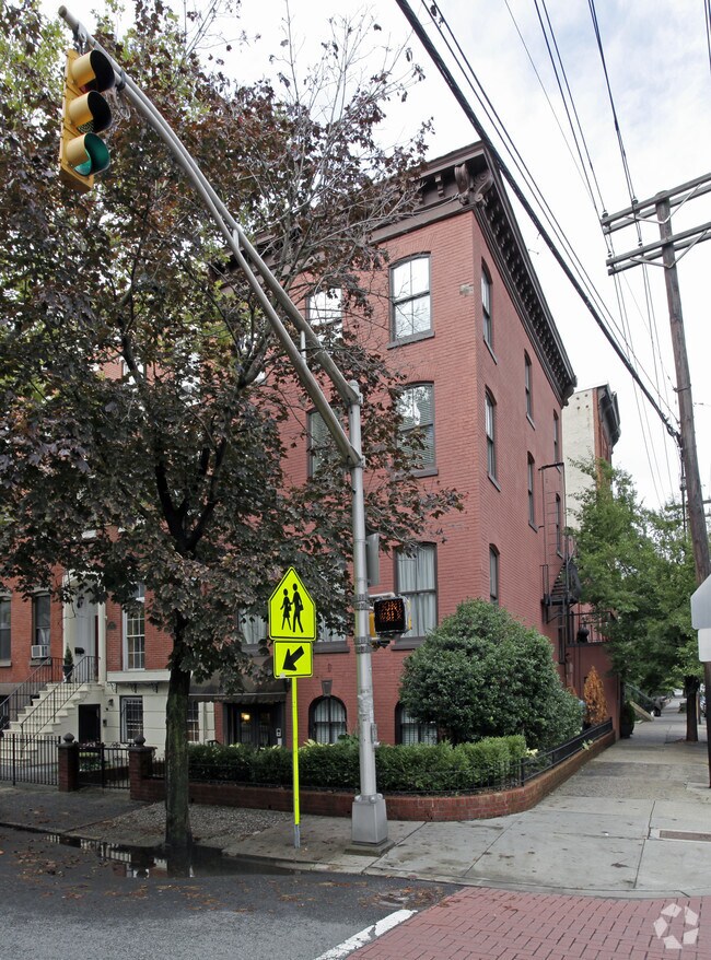 Primary Photo - 231 Warren St