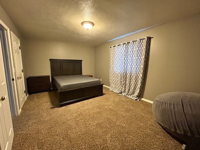 Building Photo - 1501 Talon Dr