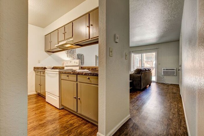 Building Photo - 814 Stone Mountain Dr
