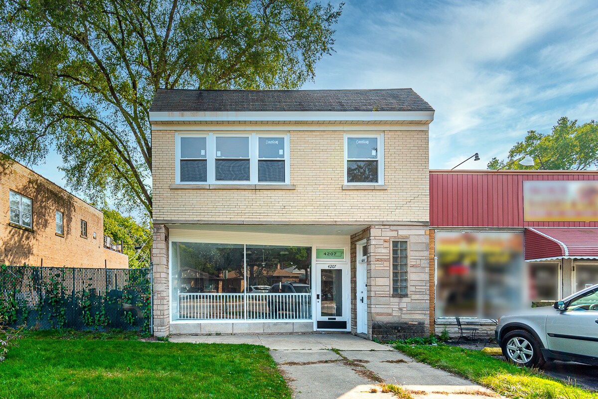 Primary Photo - 4207 Main St