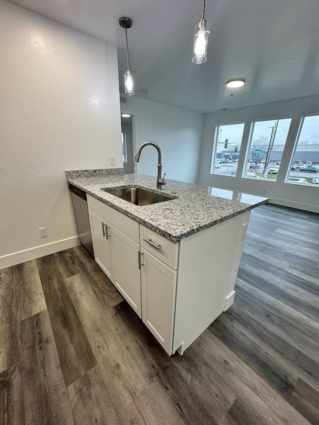 Building Photo - 1553 Clear Creek Dr