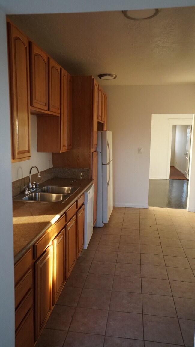 Kitchen - 2501 E 10th St