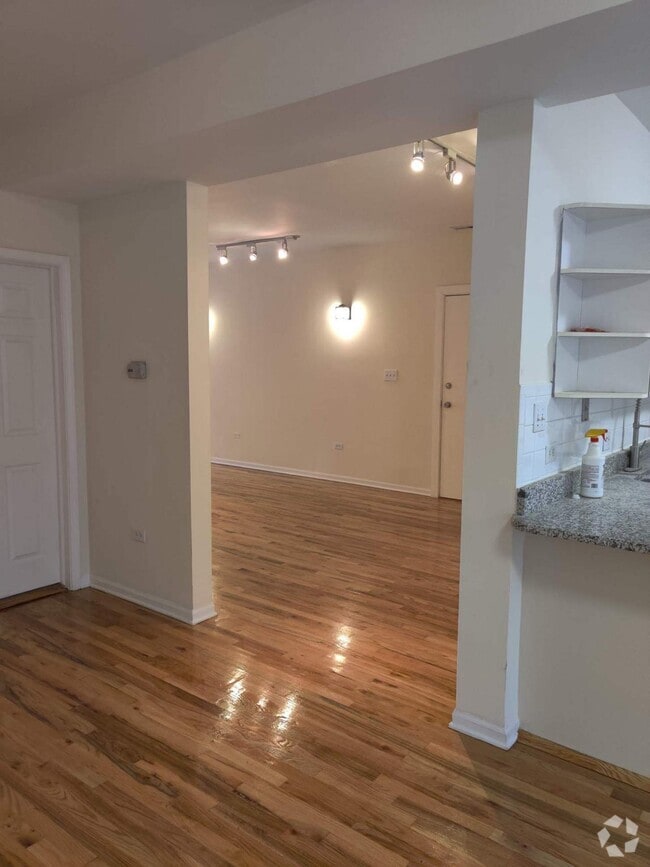 Building Photo - 5740 S King Dr