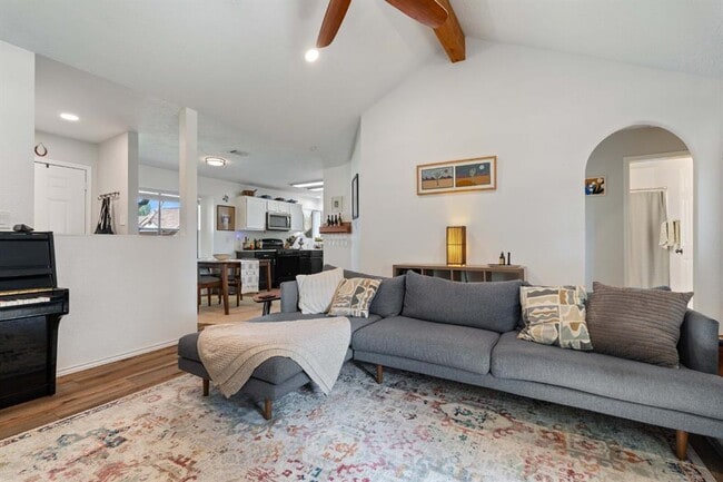 Building Photo - 16300 Bates Cove