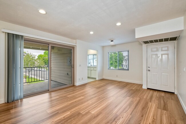 Building Photo - 10910 Summerdale Way