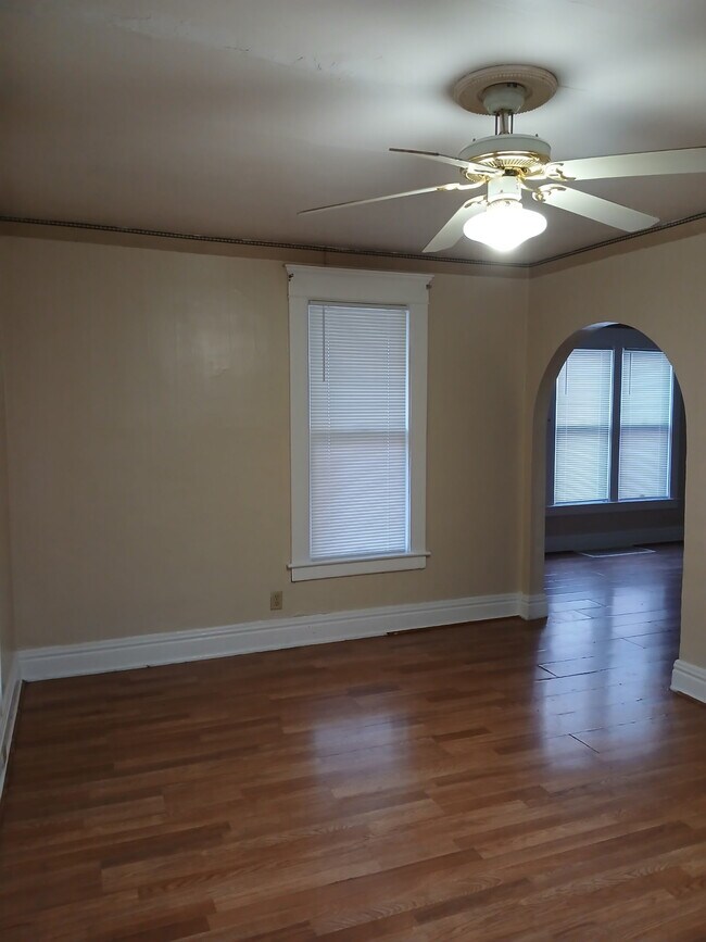 Foto del edificio - 608 N Henry St