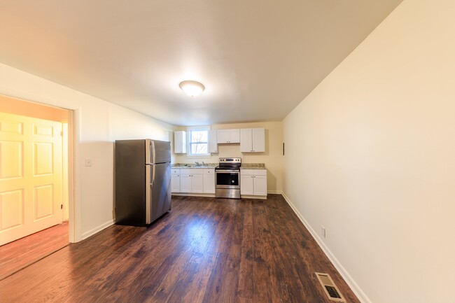 Building Photo - NOW AVAILABLE!!  Remodeled Unit in East Na...