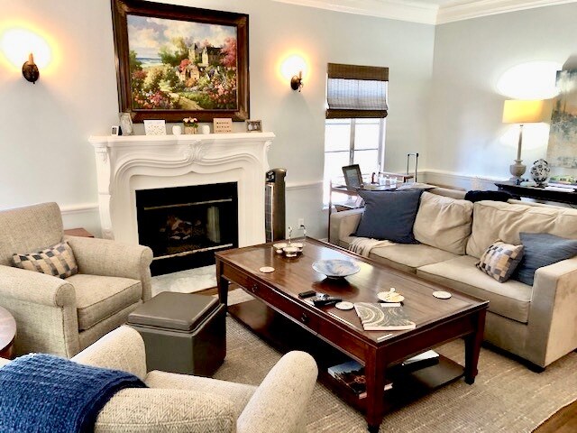 Primary Photo - 354 S Roxbury Dr