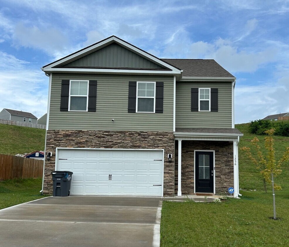 Primary Photo - 5 Bedroom / 3 Bath Home Kingsport, TN