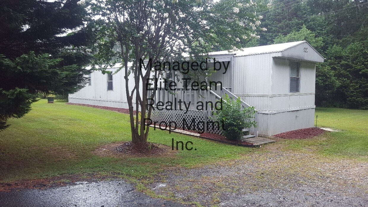 Primary Photo - 2 bed 1.5 bath single wide located in Rock...