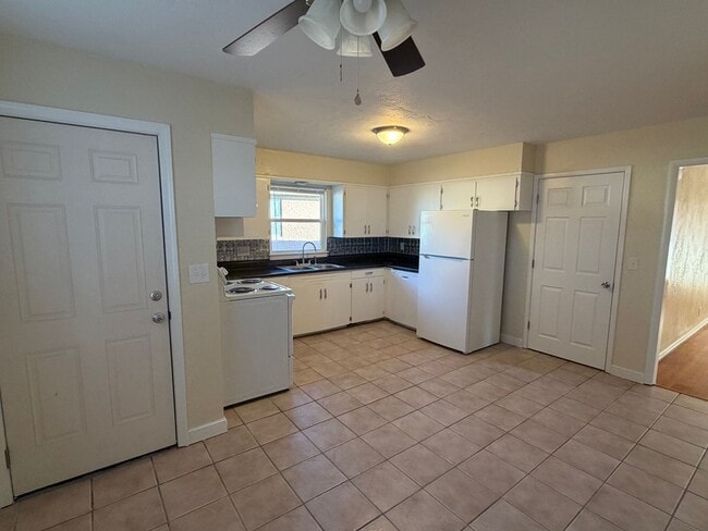 Building Photo - 1400 Rickey Rd