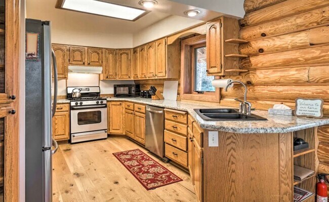 Foto del edificio - SEASONAL 4bd 2ba log home