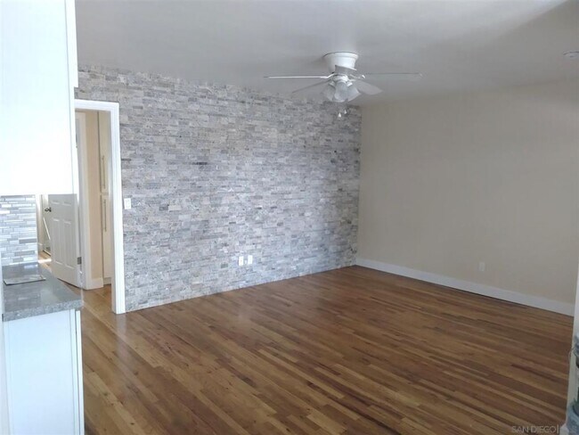 Foto del edificio - 2 BED 1 BATH Duplex Including 1 Car Garage in KENSINGTON