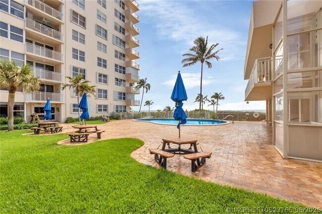 Foto del edificio - 5200 N Ocean Blvd