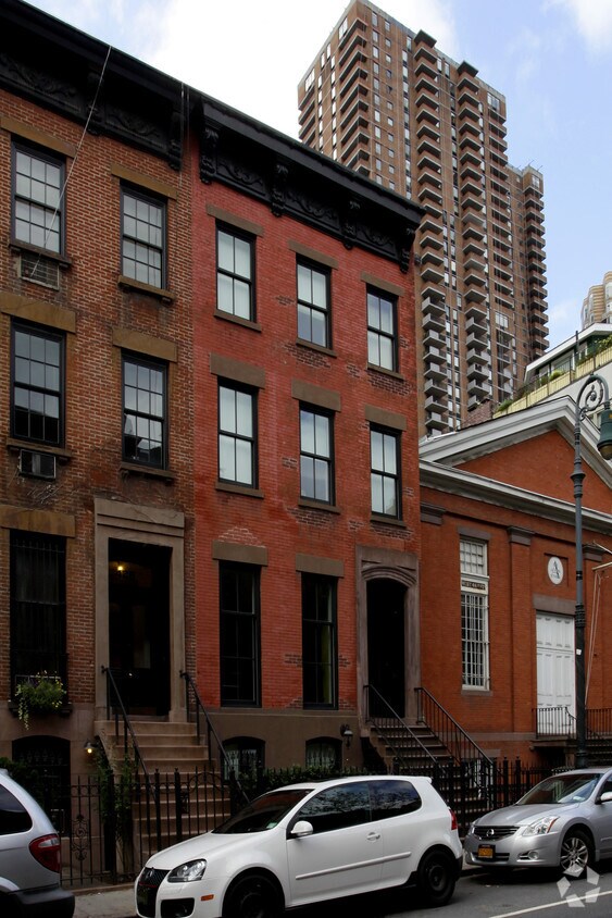 Primary Photo - 430 W 44th St