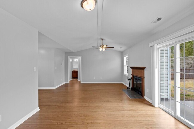 Foto del edificio - Ranch with fenced yard in Swansboro HS Dis...