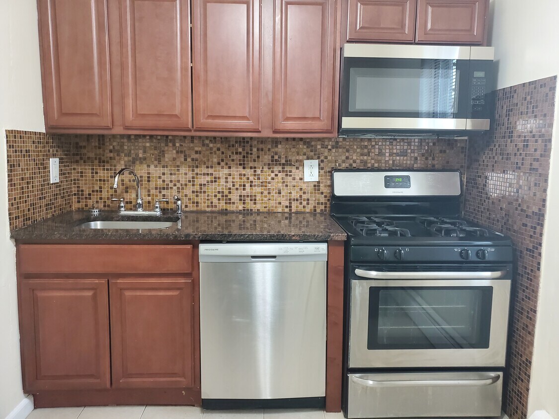 Foto principal - 168 Highland Ave