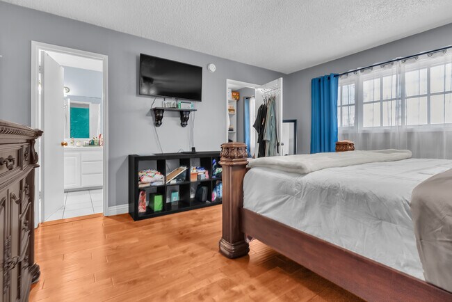 Foto del edificio - 9720 Blandwood Rd